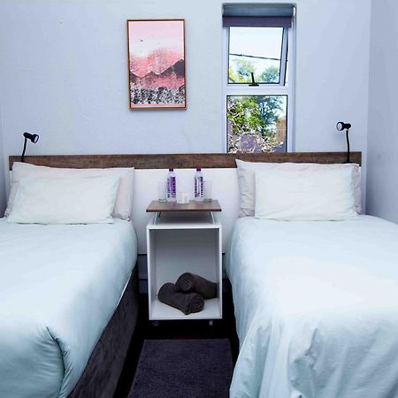 Jft Self Catering Units Bed & Breakfast East London Eksteriør bilde