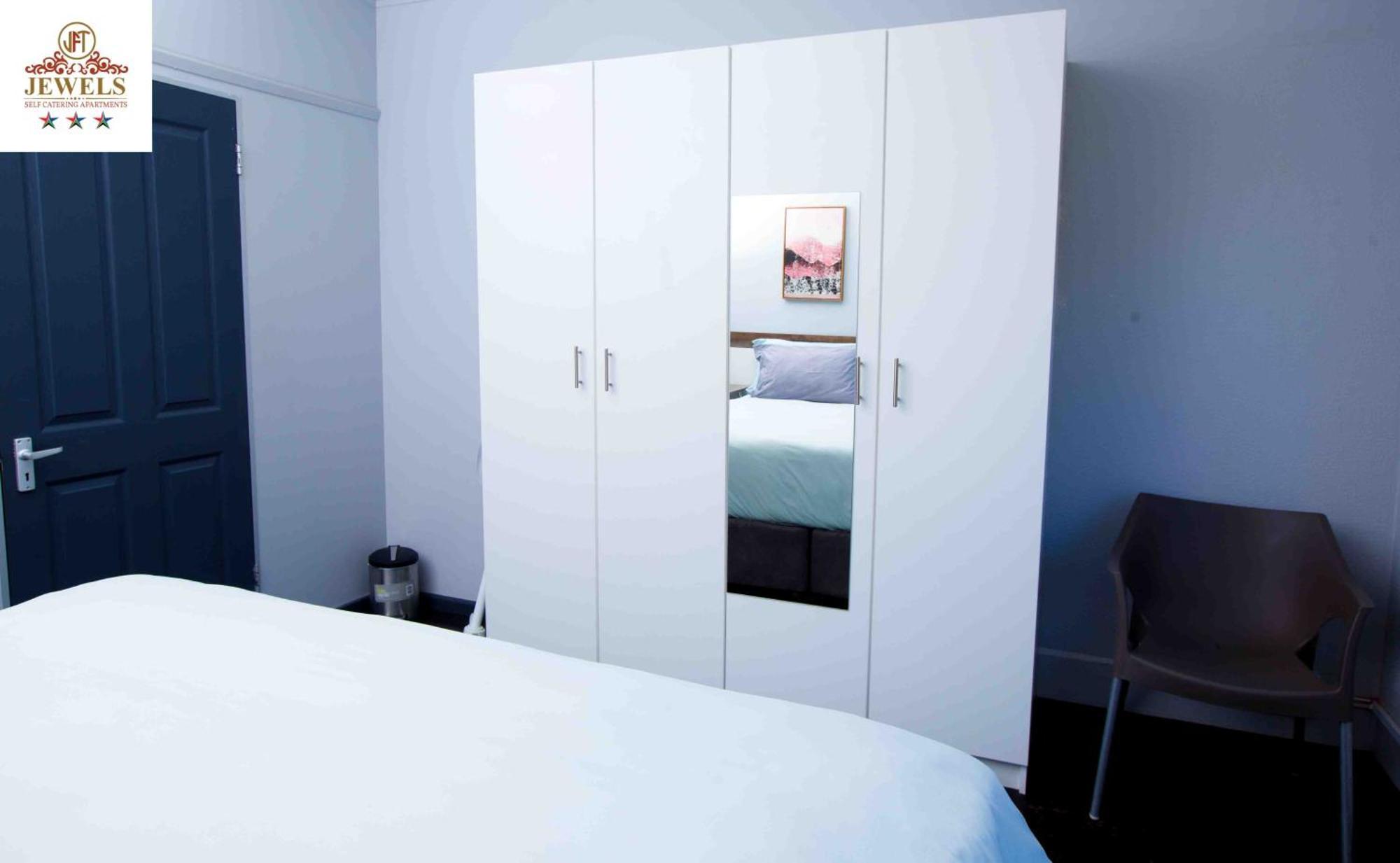 Jft Self Catering Units Bed & Breakfast East London Eksteriør bilde